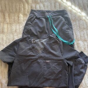 Figs XS Graphite Bundle- Catarina Top+ Zamora Joggers
